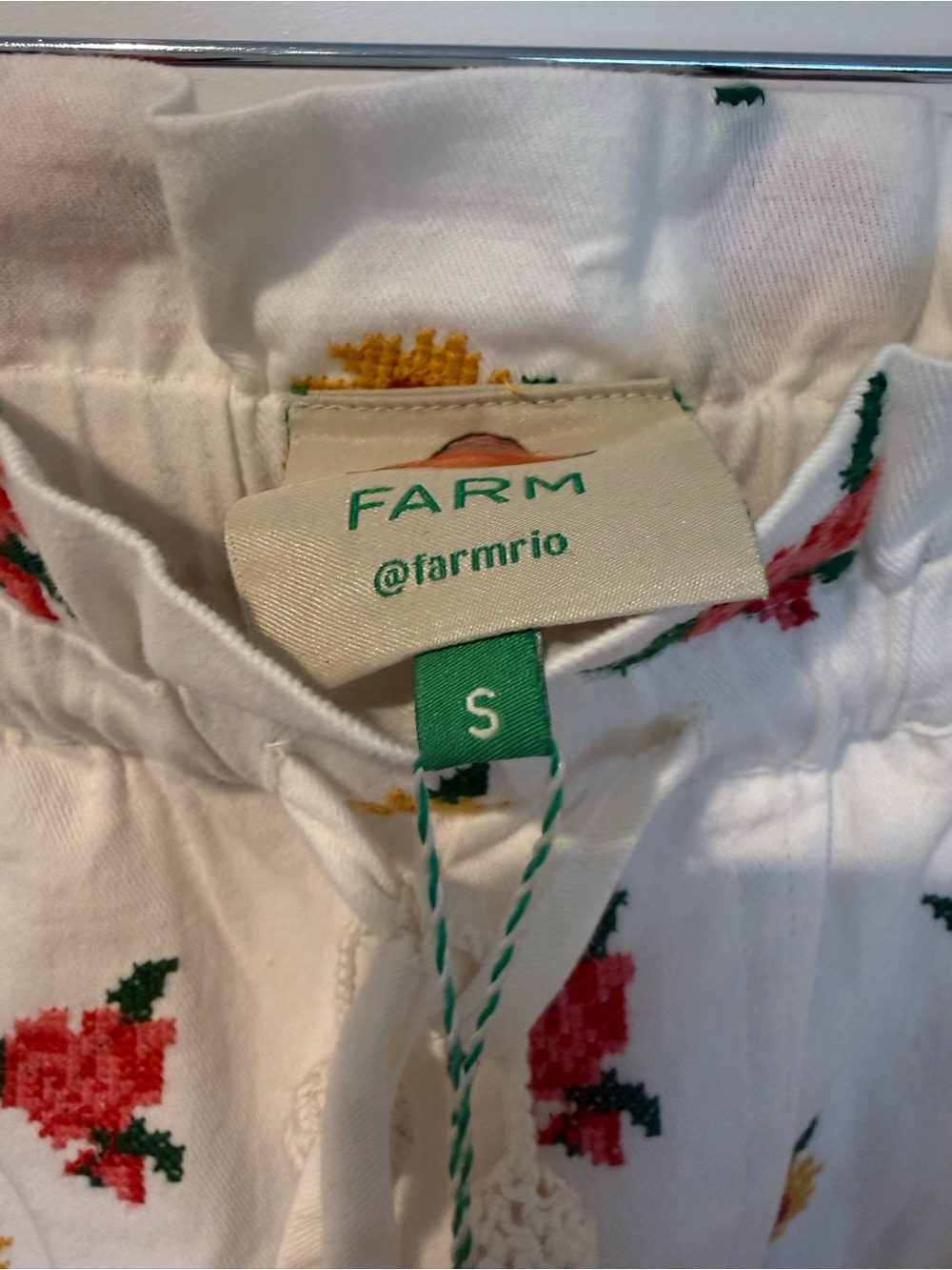 FARM Rio Embroidered Flowers Crop Top & Pants Set - Picture 5 of 12